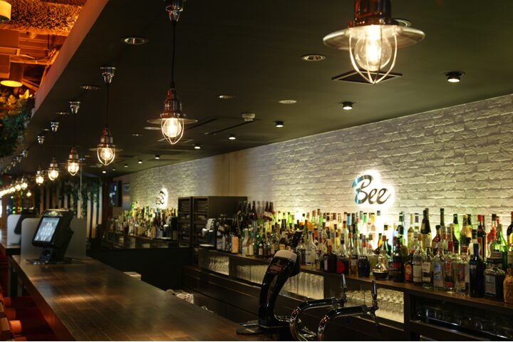 ダイニングダーツバーBee　天神店