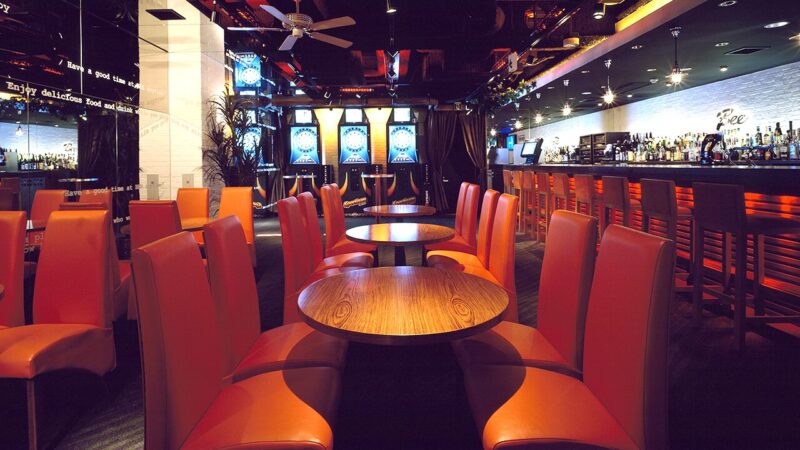 ダイニングダーツバーBee 天神店