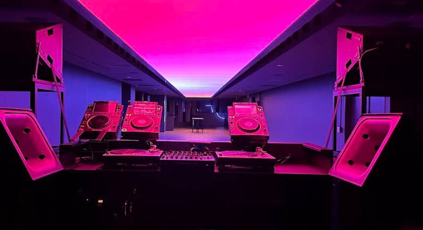 CLUB AFTER DARK