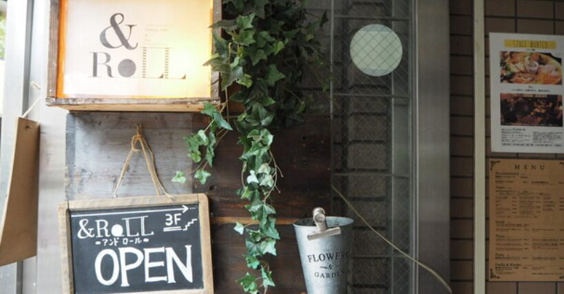 カクレガ カフェダイニング＆ROLL