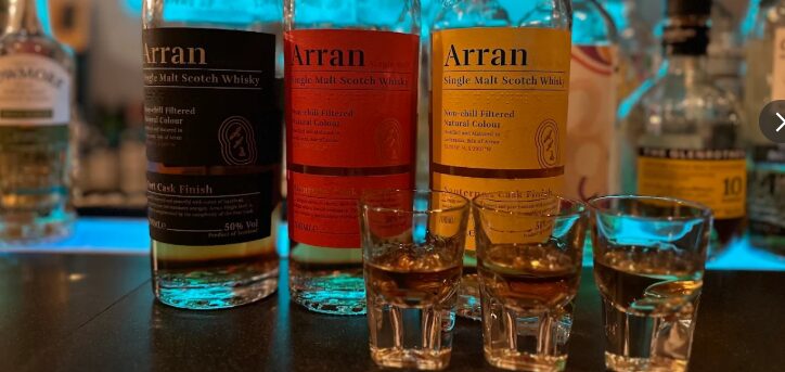 WHISKY BAR MOMO