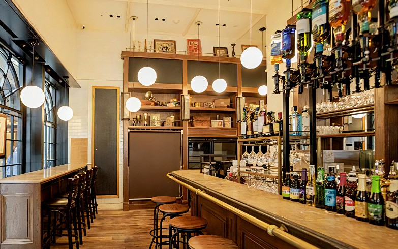 Belgian Pub Antwerp Six(ベルジアンパブ アントワープ シックス)