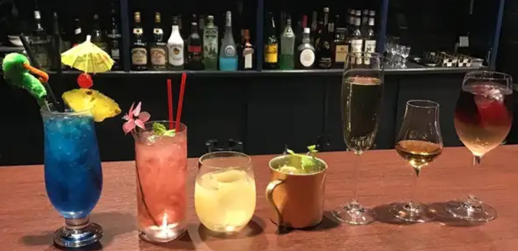 Dining&Cocktail LUCKY STAR BAR